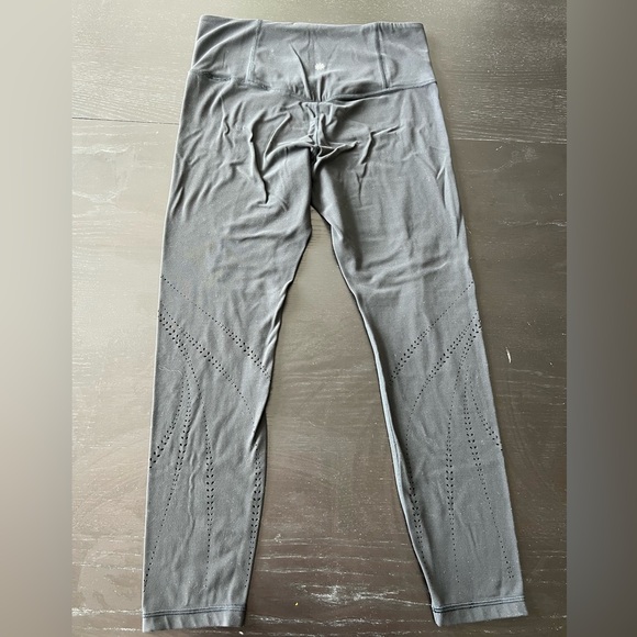 ATHLETA ELATION LASER CUT LEGGINGS - GREAT CONDITION - Picture 7 of 8